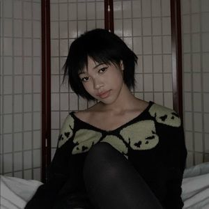 Oversized skull drop shoulder sweater!